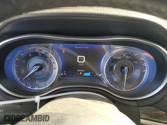 ✅ 2018 Chrysler 300 Touring • VIN: 2C3CCARG8JH280083 • Лот: 82828524. Опубликован ранее на Copart с пробегом 97 018 миль. Бесплатный доступ к архиву аукционных продаж из США и подробный отчёт об истории автомобиля на DreamBid. Изображение 9.