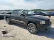 2006 Dodge Dakota SLT z VIN 1D7HE48K36S702687, wystawiony jako Copart lot #68654315 z przebiegiem 210 276 mil mil oraz Szkoda całkowita • Salvage title. Historia ofert i sprzedaży dostępna na DreamBid. Obrazek 4.