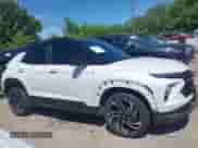 2025 Chevrolet TrailBlazer RS с VIN KL79MUSLXSB136585, выставлен на аукционе IAAI как лот 42285449 с пробегом 5 944 миль миль и . История ставок и продаж доступна на DreamBid. Изображение 14.