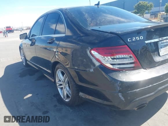 ✅ 2014 Mercedes-Benz C 250 Sport • VIN: WDDGF4HB6ER305022 • Lot: 42952129. Listed on IAAI with 203,416 mi. Free auction sales archive from the USA and detailed vehicle history report at DreamBid. Image 6.