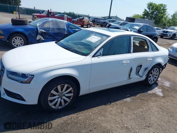✅ 2014 Audi A4 Premium • VIN: WAUBFAFL8EN018199 • Лот: 42512174. Опубликован ранее на IAAI с пробегом 106 038 миль. Бесплатный доступ к архиву аукционных продаж из США и подробный отчёт об истории автомобиля на DreamBid. Изображение 15.