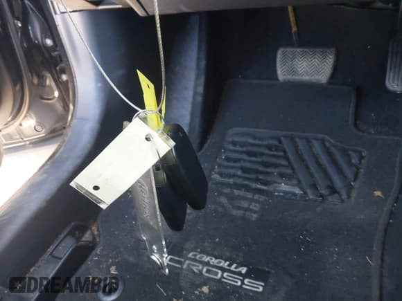 ✅ 2024 Toyota Corolla Cross XLE • VIN: 7MUDAAAG0RV080383 • Lot: 42032391. Wystawiony na IAAI z przebiegiem 16 593 mil. Bezpłatny archiwum sprzedaży aukcyjnych z USA i szczegółowy raport historii pojazdu na DreamBid. Zdjęcie 11.