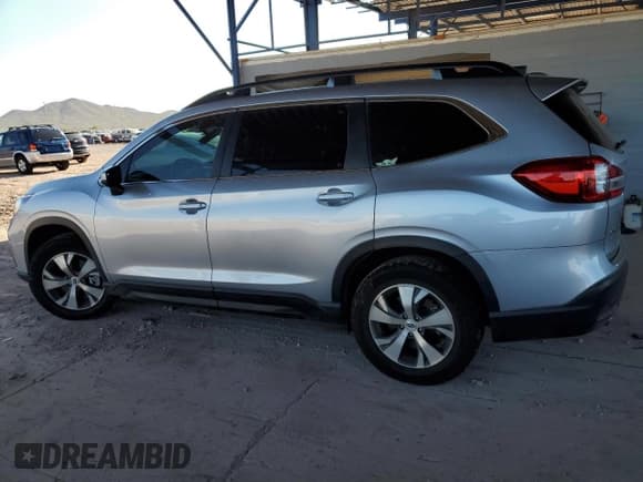 ✅ 2022 Subaru Ascent Premium • VIN: 4S4WMAED0N3463841 • Лот: 66949455. Опубликован ранее на Copart с пробегом 29 389 миль. Бесплатный доступ к архиву аукционных продаж из США и подробный отчёт об истории автомобиля на DreamBid. Изображение 2.