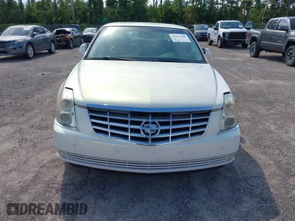 ✅ 2006 Cadillac DTS 1SC • VIN: 1G6KD57Y06U210561 • Lot: 43082778. Wystawiony na IAAI z przebiegiem 177 084 mil. Bezpłatny archiwum sprzedaży aukcyjnych z USA i szczegółowy raport historii pojazdu na DreamBid. Zdjęcie 6.