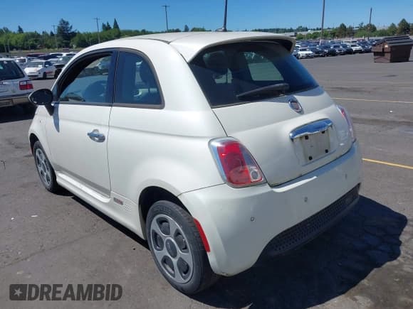 ✅ 2014 FIAT 500e • VIN: 3C3CFFGE3ET291138 • Lot: 42712724. Wystawiony na IAAI z przebiegiem 86 000 mil. Bezpłatny archiwum sprzedaży aukcyjnych z USA i szczegółowy raport historii pojazdu na DreamBid. Zdjęcie 3.