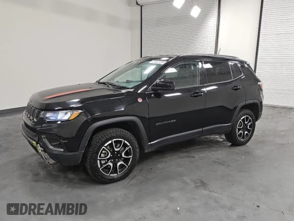 ✅ 2024 Jeep Compass Trailhawk • VIN: 3C4NJDDN8RT137283 • Lot: 92510645. Listed on Copart with 43,087 mi. Free auction sales archive from the USA and detailed vehicle history report at DreamBid. Image 1.