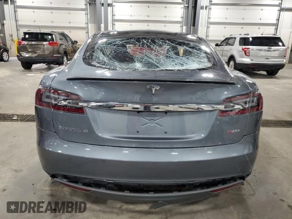 ✅ 2014 Tesla Model S 60 • VIN: 5YJSA1H15EFP49071 • Lot: 89898625. Wystawiony na Copart z przebiegiem 171 150 mil. Bezpłatny archiwum sprzedaży aukcyjnych z USA i szczegółowy raport historii pojazdu na DreamBid. Zdjęcie 6.