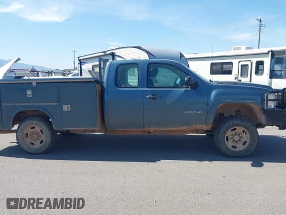 ✅ 2011 Chevrolet Silverado 2500HD • VIN: 1GB2KVCG9BZ411876 • Lot: 42557170. Wystawiony na IAAI z przebiegiem 71 775 mil. Bezpłatny archiwum sprzedaży aukcyjnych z USA i szczegółowy raport historii pojazdu na DreamBid. Zdjęcie 12.