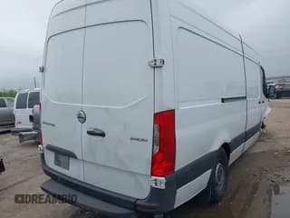 ✅ 2021 Freightliner Sprinter • VIN: W2Y4DCHY9MT049900 • Lot: 41837939. Wystawiony na IAAI z przebiegiem 227 508 mil. Bezpłatny archiwum sprzedaży aukcyjnych z USA i szczegółowy raport historii pojazdu na DreamBid. Zdjęcie 4.
