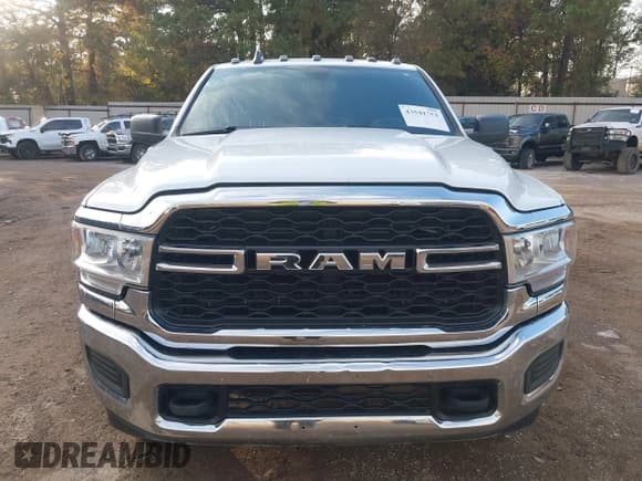 ✅ 2022 Ram 2500 Tradesman • VIN: 3C6UR5CJ3NG251226 • Lot: 43541752. Wystawiony na IAAI z przebiegiem 120 297 mil. Bezpłatny archiwum sprzedaży aukcyjnych z USA i szczegółowy raport historii pojazdu na DreamBid. Zdjęcie 6.