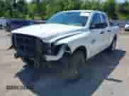 2024 Ram 1500 SLT z VIN 1C6RR7GG5RS157721, wystawiony jako IAAI lot #42962151 z przebiegiem 32 017 mil mil oraz . Historia ofert i sprzedaży dostępna na DreamBid. Obrazek 2.