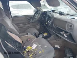 ✅ 2000 Chevrolet S-10 LS ZR2 • VIN: 1GCCT19W2Y8162369 • Лот: 41909351. Опубликован ранее на IAAI с пробегом Не указан. Бесплатный доступ к архиву аукционных продаж из США и подробный отчёт об истории автомобиля на DreamBid. Изображение 5.