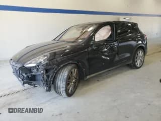 ✅ 2016 Porsche Cayenne Turbo • VIN: WP1AC2A27GLA88351 • Lot: 55738385. Wystawiony na Copart z przebiegiem Nie podano. Bezpłatny archiwum sprzedaży aukcyjnych z USA i szczegółowy raport historii pojazdu na DreamBid. Zdjęcie 1.