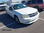 ✅ 2008 Dodge Avenger SXT • VIN: 1B3LC56K78N665259 • Lot: 43558259. Wystawiony na IAAI z przebiegiem 172 226 mil. Bezpłatny archiwum sprzedaży aukcyjnych z USA i szczegółowy raport historii pojazdu na DreamBid. Zdjęcie 1.