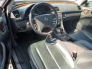 ✅ 2002 Mercedes-Benz CLK 320/430 • VIN: WDBLJ65G12F198461 • Lot: 64737645. Wystawiony na Copart z przebiegiem Nie podano. Bezpłatny archiwum sprzedaży aukcyjnych z USA i szczegółowy raport historii pojazdu na DreamBid. Zdjęcie 8.