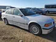 ✅ 1994 BMW 3 Series 325i • VIN: WBACB4321RFM01947 • Lot: 47237725. Wystawiony na Copart z przebiegiem 37 945 mil. Bezpłatny archiwum sprzedaży aukcyjnych z USA i szczegółowy raport historii pojazdu na DreamBid. Zdjęcie 4.