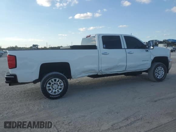 ✅ 2015 Chevrolet Silverado 2500HD LT • VIN: 1GC1CVE81FF100234 • Lot: 82527324. Wystawiony na Copart z przebiegiem 195 796 mil. Bezpłatny archiwum sprzedaży aukcyjnych z USA i szczegółowy raport historii pojazdu na DreamBid. Zdjęcie 3.