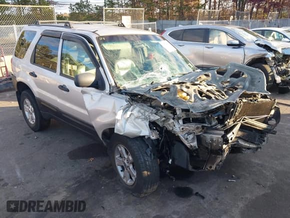 ✅ 2005 Ford Escape XLT • VIN: 1FMYU03105KE15502 • Lot: 43745999. Listed on IAAI with 138,493 mi. Free auction sales archive from the USA and detailed vehicle history report at DreamBid. Image 6.