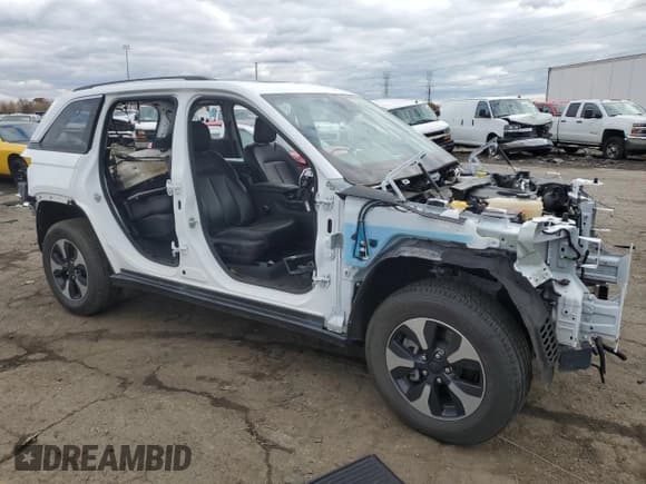 ✅ 2024 Jeep Grand Cherokee • VIN: 1C4RJYB64R8959470 • Lot: 87353735. Wystawiony na Copart z przebiegiem Nie podano. Bezpłatny archiwum sprzedaży aukcyjnych z USA i szczegółowy raport historii pojazdu na DreamBid. Zdjęcie 4.