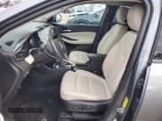 ✅ 2021 Buick Encore GX Essence • VIN: KL4MMGSL6MB038407 • Лот: 71622785. Опубликован ранее на Copart с пробегом 51 515 миль. Бесплатный доступ к архиву аукционных продаж из США и подробный отчёт об истории автомобиля на DreamBid. Изображение 7.