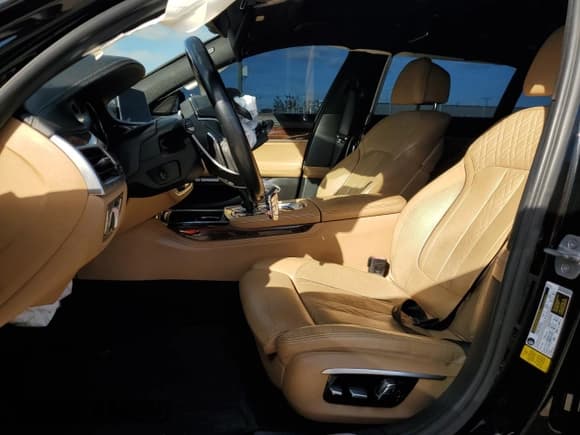 ✅ 2017 BMW 7 Series 740i • VIN: WBA7E2C51HG739462 • Lot: 84157364. Listed on Copart with 137,881 mi. Free auction sales archive from the USA and detailed vehicle history report at DreamBid. Image 7.