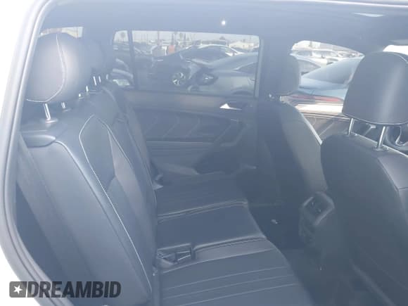 ✅ 2024 Volkswagen Tiguan SE R-Line Black • VIN: 3VVCB7AX1RM064314 • Lot: 41465386. Wystawiony na IAAI z przebiegiem 7 626 mil. Bezpłatny archiwum sprzedaży aukcyjnych z USA i szczegółowy raport historii pojazdu na DreamBid. Zdjęcie 8.