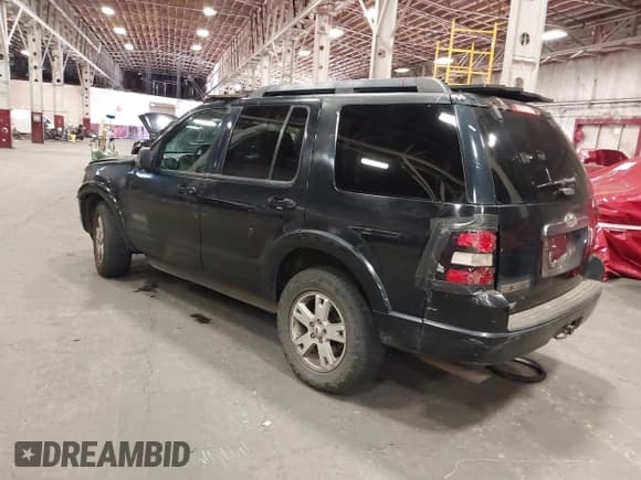 ✅ 2008 Ford Explorer XLT • VIN: 1FMEU73838UB12165 • Lot: 42457812. Wystawiony na IAAI z przebiegiem 221 905 mil. Bezpłatny archiwum sprzedaży aukcyjnych z USA i szczegółowy raport historii pojazdu na DreamBid. Zdjęcie 3.