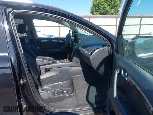 ✅ 2012 Audi Q7 Premium Plus • VIN: WA1LGAFE9CD000216 • Lot: 42540414. Listed on IAAI with 147,011 mi. Free auction sales archive from the USA and detailed vehicle history report at DreamBid. Image 5.