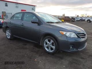 ✅ 2013 Toyota Corolla L • VIN: 2T1BU4EE2DC086240 • Лот: 43764296. Опубликован ранее на IAAI с пробегом 157 302 миль. Бесплатный доступ к архиву аукционных продаж из США и подробный отчёт об истории автомобиля на DreamBid. Изображение 1.