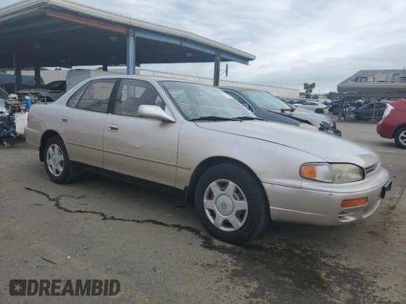 ✅ 1995 Toyota Camry LE • VIN: JT2GK12E4S0086805 • Lot: 45793885. Wystawiony na Copart z przebiegiem 138 015 mil. Bezpłatny archiwum sprzedaży aukcyjnych z USA i szczegółowy raport historii pojazdu na DreamBid. Zdjęcie 4.