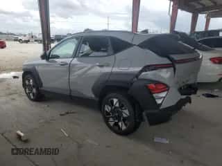 2024 Hyundai Kona SEL with VIN KM8HCCABXRU046464, listed as a Copart auction lot 77606374 with 3,594 mi miles and Non repairable. Bid and sale history available at DreamBid. Image 2.