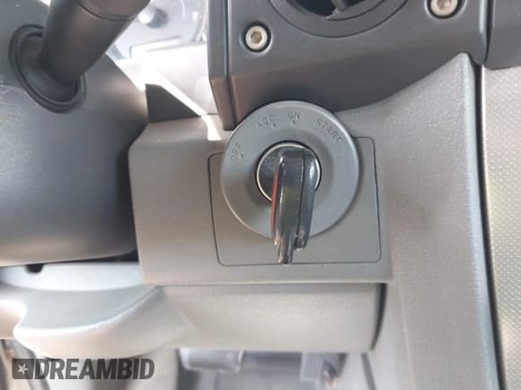 ✅ 2006 Jeep Commander • VIN: 1J8HG48K16C194985 • Lot: 43257335. Wystawiony na IAAI z przebiegiem 168 386 mil. Bezpłatny archiwum sprzedaży aukcyjnych z USA i szczegółowy raport historii pojazdu na DreamBid. Zdjęcie 11.