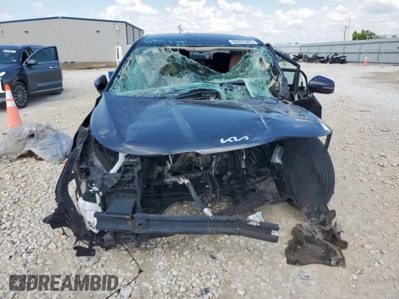 ✅ 2023 Kia Carnival LX • VIN: KNDNB4H3XP6211011 • Lot: 60995395. Listed on Copart with Not provided. Free auction sales archive from the USA and detailed vehicle history report at DreamBid. Image 5.