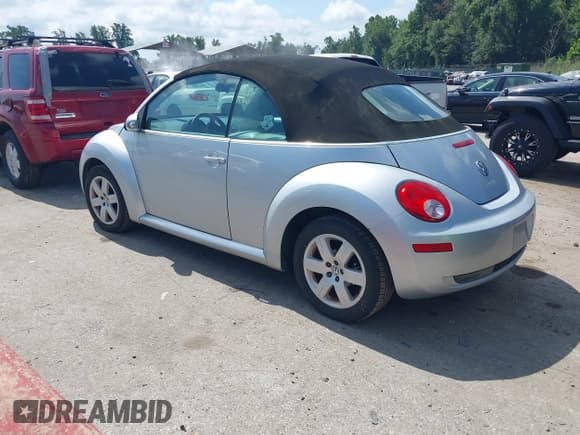 ✅ 2007 Volkswagen Beetle • VIN: 3VWRF31Y77M412223 • Lot: 42951489. Listed on IAAI with 95,611 mi. Free auction sales archive from the USA and detailed vehicle history report at DreamBid. Image 3.