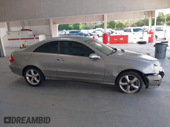 ✅ 2005 Mercedes-Benz CLK 320 • VIN: WDBTJ65J85F145093 • Lot: 42580482. Wystawiony na IAAI z przebiegiem 159 961 mil. Bezpłatny archiwum sprzedaży aukcyjnych z USA i szczegółowy raport historii pojazdu na DreamBid. Zdjęcie 13.