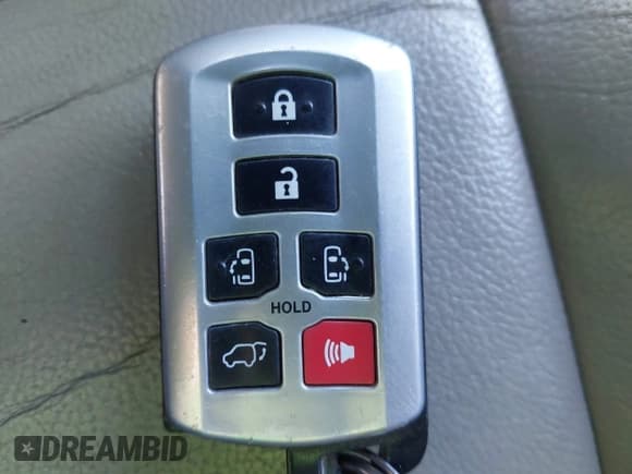 ✅ 2019 Toyota Sienna Limited • VIN: 5TDYZ3DC9KS983579 • Lot: 43839654. Listed on IAAI with 209,573 mi. Free auction sales archive from the USA and detailed vehicle history report at DreamBid. Image 11.