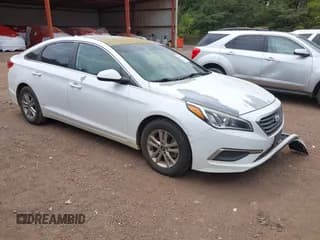 ✅ 2017 Hyundai Sonata SE • VIN: 5NPE24AFXHH487328 • Lot: 43070155. Wystawiony na IAAI z przebiegiem 180 786 mil. Bezpłatny archiwum sprzedaży aukcyjnych z USA i szczegółowy raport historii pojazdu na DreamBid. Zdjęcie 1.