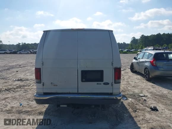 ✅ 2011 Ford Econoline Cargo Commercial • VIN: 1FTNS2EL5BDB39812 • Lot: 42528351. Wystawiony na IAAI z przebiegiem 324 851 mil. Bezpłatny archiwum sprzedaży aukcyjnych z USA i szczegółowy raport historii pojazdu na DreamBid. Zdjęcie 17.