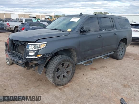 ✅ 2016 Chevrolet Suburban LT • VIN: 1GNSKHKC9GR317622 • Lot: 43579400. Wystawiony na IAAI z przebiegiem 92 808 mil. Bezpłatny archiwum sprzedaży aukcyjnych z USA i szczegółowy raport historii pojazdu na DreamBid. Zdjęcie 18.
