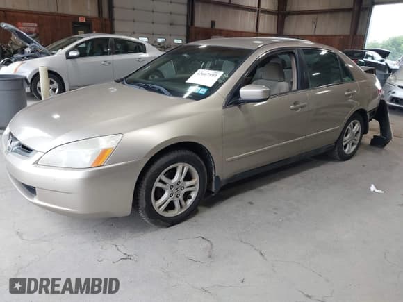 ✅ 2003 Honda Accord VP • VIN: 1HGCM55143A047368 • Lot: 42607597. Wystawiony na IAAI z przebiegiem 266 502 mil. Bezpłatny archiwum sprzedaży aukcyjnych z USA i szczegółowy raport historii pojazdu na DreamBid. Zdjęcie 16.