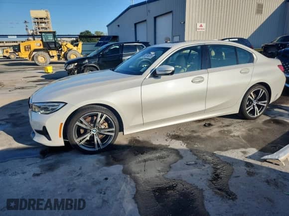 2021 BMW 3 Series 330i z VIN 3MW5R1J00M8C16665, wystawiony jako Copart lot #85155285 z przebiegiem 47 977 mil mil oraz Szkoda całkowita • Salvage title. Historia ofert i sprzedaży dostępna na DreamBid. Obrazek 1.