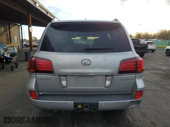 ✅ 2008 Lexus LX 570 • VIN: JTJHY00W384010961 • Lot: 92098555. Listed on Copart with 213,330 mi. Free auction sales archive from the USA and detailed vehicle history report at DreamBid. Image 6.