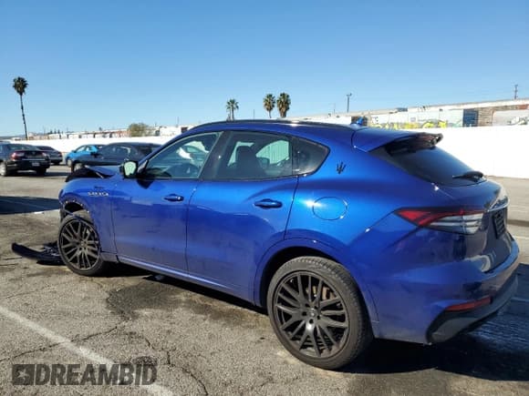 ✅ 2022 Maserati Levante Modena • VIN: ZN661YUM3NX402949 • Лот: 40039184. Опубликован ранее на Copart с пробегом 17 801 миль. Бесплатный доступ к архиву аукционных продаж из США и подробный отчёт об истории автомобиля на DreamBid. Изображение 2.