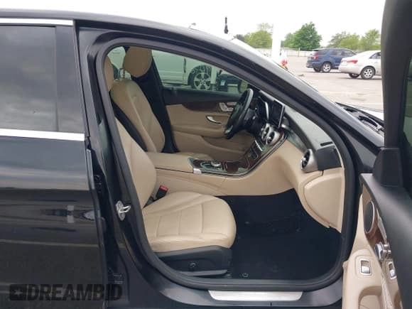 ✅ 2017 Mercedes-Benz C 300 • VIN: WDDWF4KB5HR229057 • Lot: 42341313. Listed on IAAI with 90,704 mi. Free auction sales archive from the USA and detailed vehicle history report at DreamBid. Image 5.