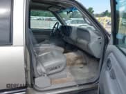 ✅ 1998 GMC Suburban • VIN: 1GKEC16R6WJ721634 • Лот: 42768735. Опубликован ранее на IAAI с пробегом 247 165 миль. Бесплатный доступ к архиву аукционных продаж из США и подробный отчёт об истории автомобиля на DreamBid. Изображение 5.