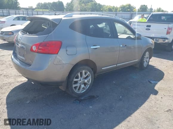 ✅ 2013 Nissan Rogue S • VIN: JN8AS5MTXDW518043 • Lot: 43142366. Wystawiony na IAAI z przebiegiem 185 561 mil. Bezpłatny archiwum sprzedaży aukcyjnych z USA i szczegółowy raport historii pojazdu na DreamBid. Zdjęcie 4.