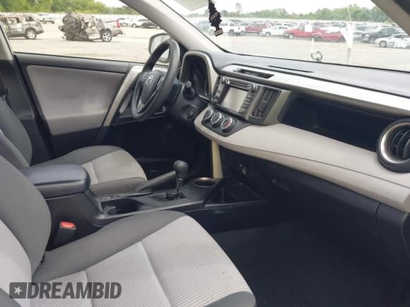 ✅ 2015 Toyota RAV4 LE • VIN: JTMBFREV7FD132903 • Лот: 42172437. Опубликован ранее на IAAI с пробегом 202 577 миль. Бесплатный доступ к архиву аукционных продаж из США и подробный отчёт об истории автомобиля на DreamBid. Изображение 5.