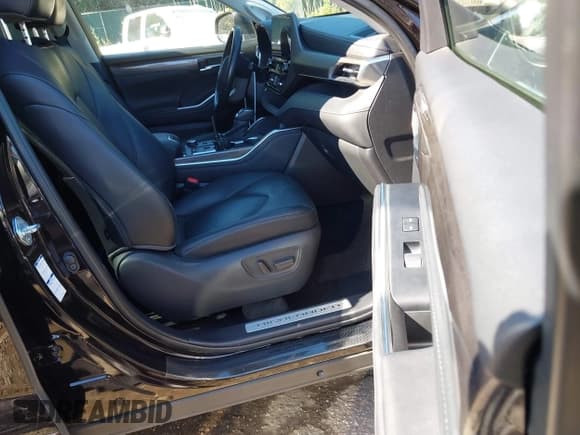 ✅ 2021 Toyota Highlander Limited • VIN: 5TDDZRBH8MS067611 • Lot: 43375491. Wystawiony na IAAI z przebiegiem 50 111 mil. Bezpłatny archiwum sprzedaży aukcyjnych z USA i szczegółowy raport historii pojazdu na DreamBid. Zdjęcie 5.