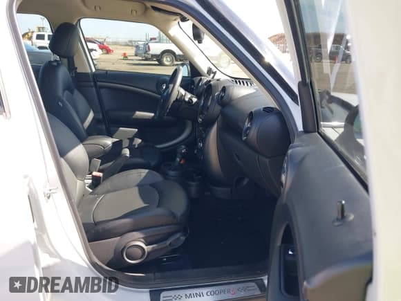 ✅ 2016 MINI Countryman S • VIN: WMWZC5C57GWU00192 • Lot: 42345660. Listed on IAAI with 57,683 mi. Free auction sales archive from the USA and detailed vehicle history report at DreamBid. Image 5.