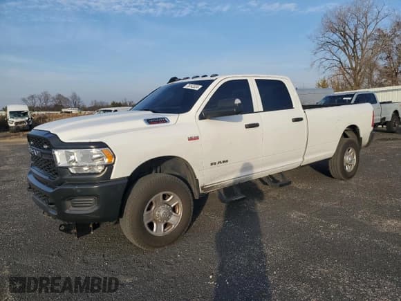 ✅ 2021 Ram 3500 Tradesman • VIN: 3C63R3GJ3MG667978 • Lot: 78242324. Wystawiony na Copart z przebiegiem 105 778 mil. Bezpłatny archiwum sprzedaży aukcyjnych z USA i szczegółowy raport historii pojazdu na DreamBid. Zdjęcie 1.